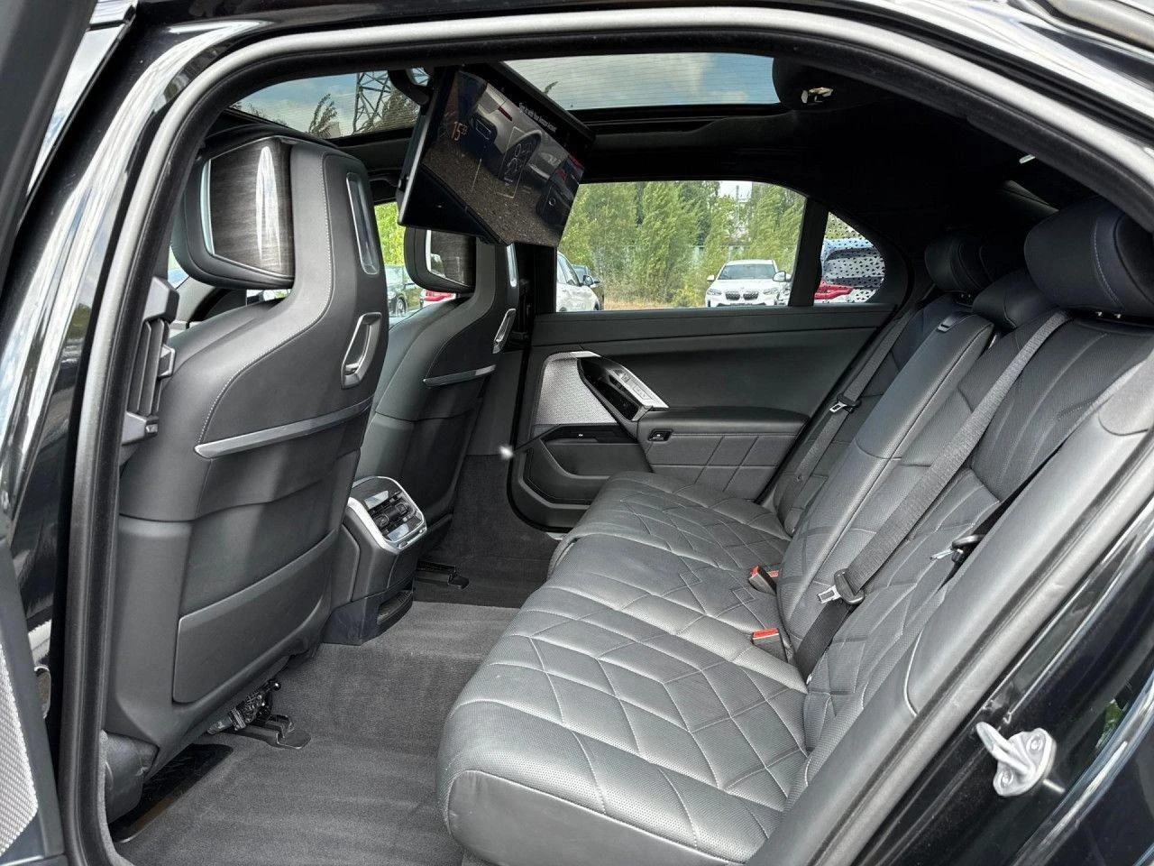 BMW i7 xDrive60/M-SPORT/EXECUTIVE LOUNGE/THEATRE SCREEN/ | Mobile.bg   12