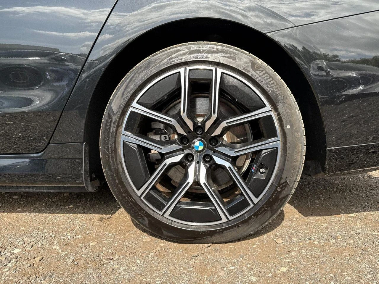 BMW i7 xDrive60/M-SPORT/EXECUTIVE LOUNGE/THEATRE SCREEN/ - изображение 3