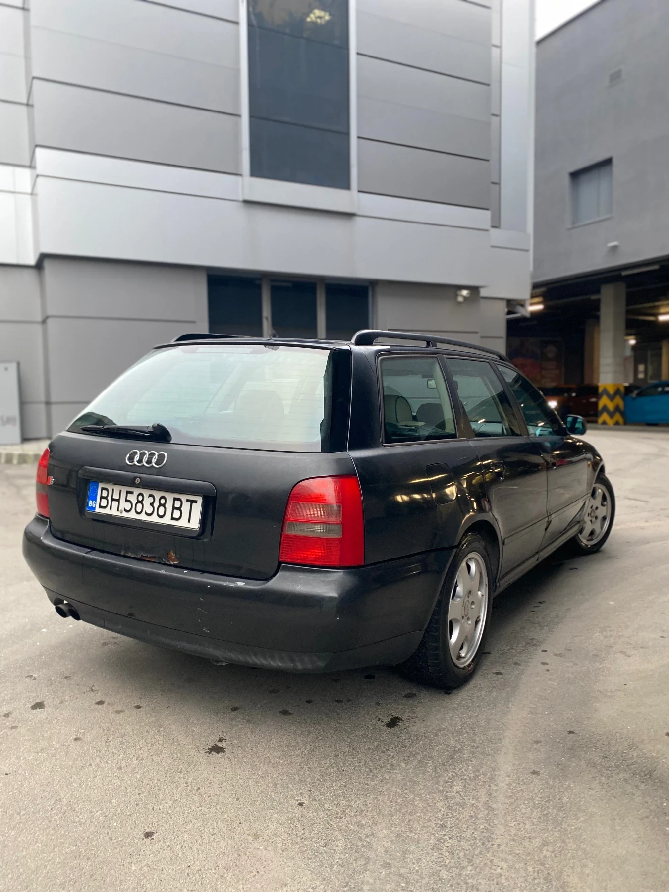 Audi A4 2.8 v6 комби куатро автомат, снимка 7 - Автомобили и джипове - 53804465