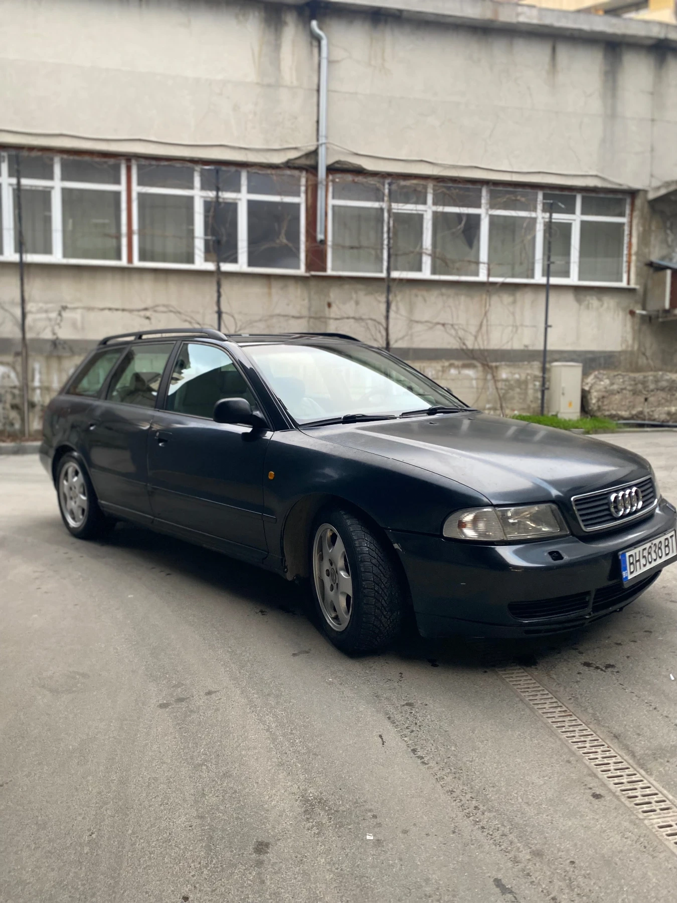 Audi A4 2.8 v6 комби куатро автомат, снимка 3 - Автомобили и джипове - 53804465