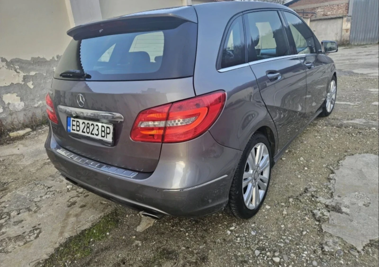 Mercedes-Benz B 180 Full Prestige , снимка 6 - Автомобили и джипове - 54069657