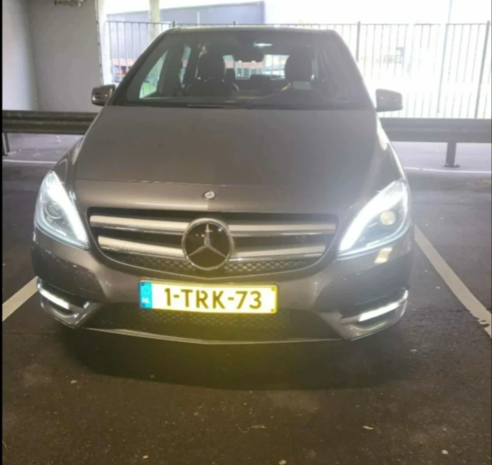 Mercedes-Benz B 180 Full Prestige , снимка 14 - Автомобили и джипове - 54069657