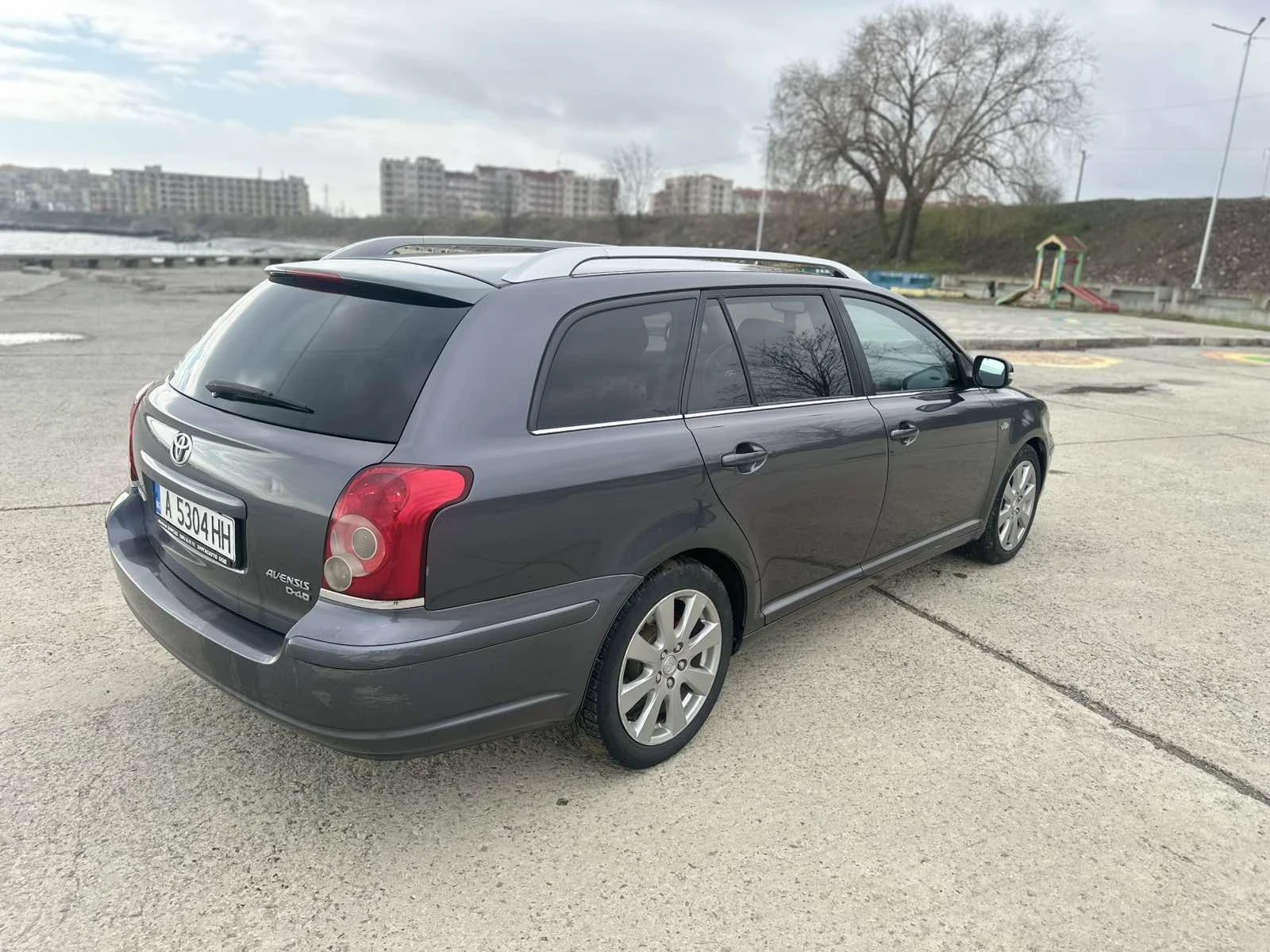 Toyota Avensis 2.2D-CAT, снимка 4 - Автомобили и джипове - 54874528
