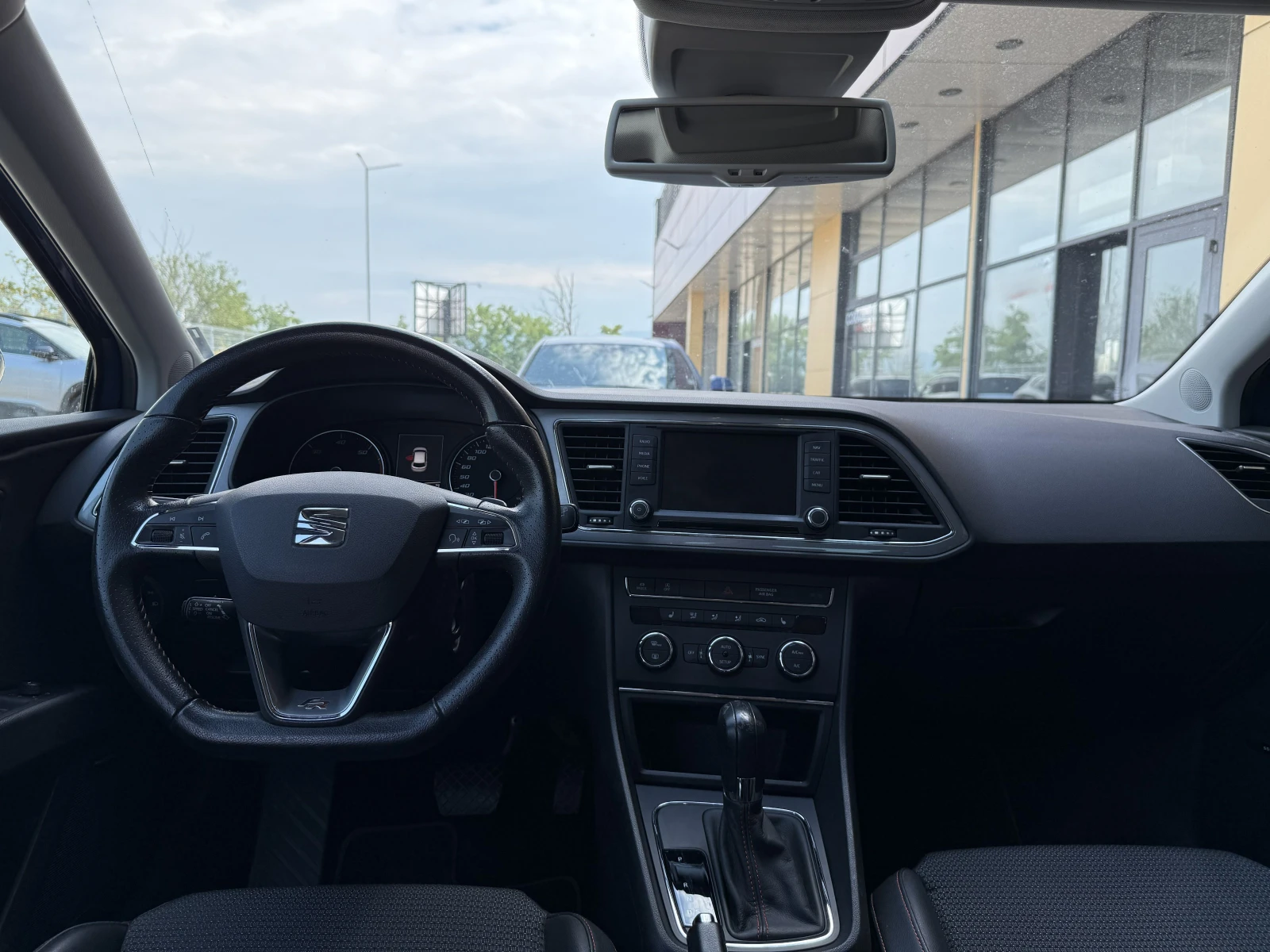 Seat Leon 2.0 TDI DSG FR, снимка 8 - Автомобили и джипове - 55332618