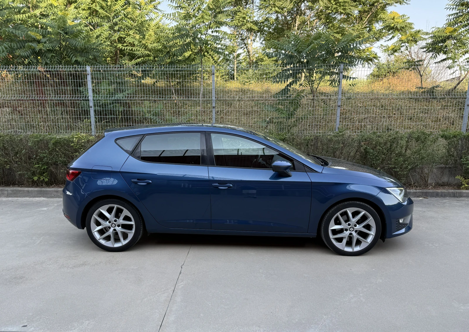 Seat Leon 2.0 TDI DSG FR, снимка 5 - Автомобили и джипове - 55332618