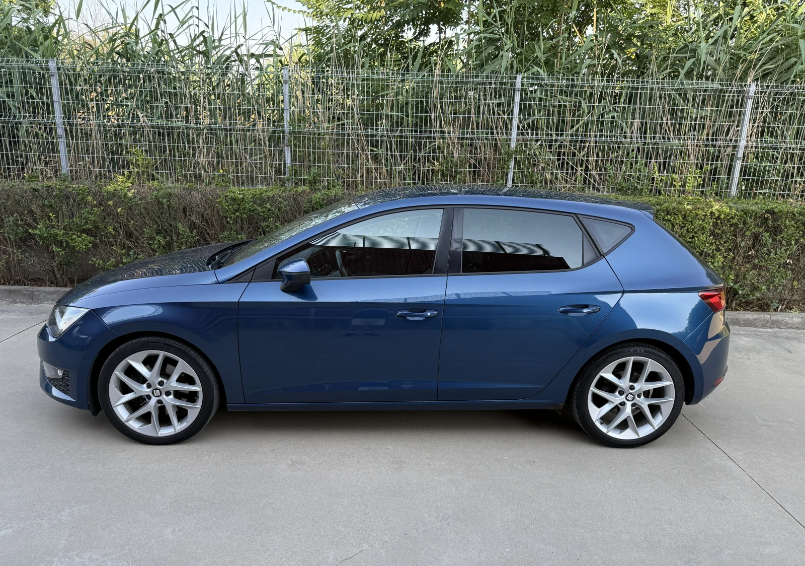 Seat Leon 2.0 TDI DSG FR, снимка 2 - Автомобили и джипове - 55332618