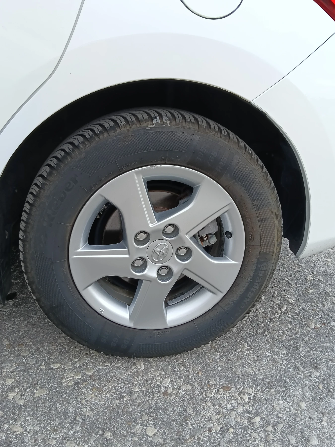 Toyota Auris, снимка 12 - Автомобили и джипове - 55217585