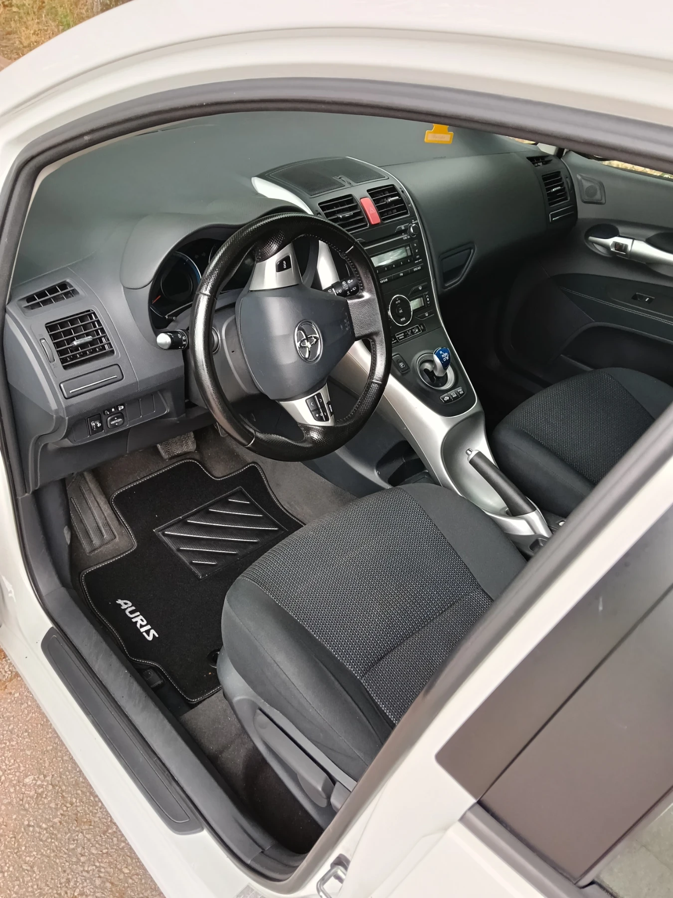 Toyota Auris, снимка 9 - Автомобили и джипове - 55217585