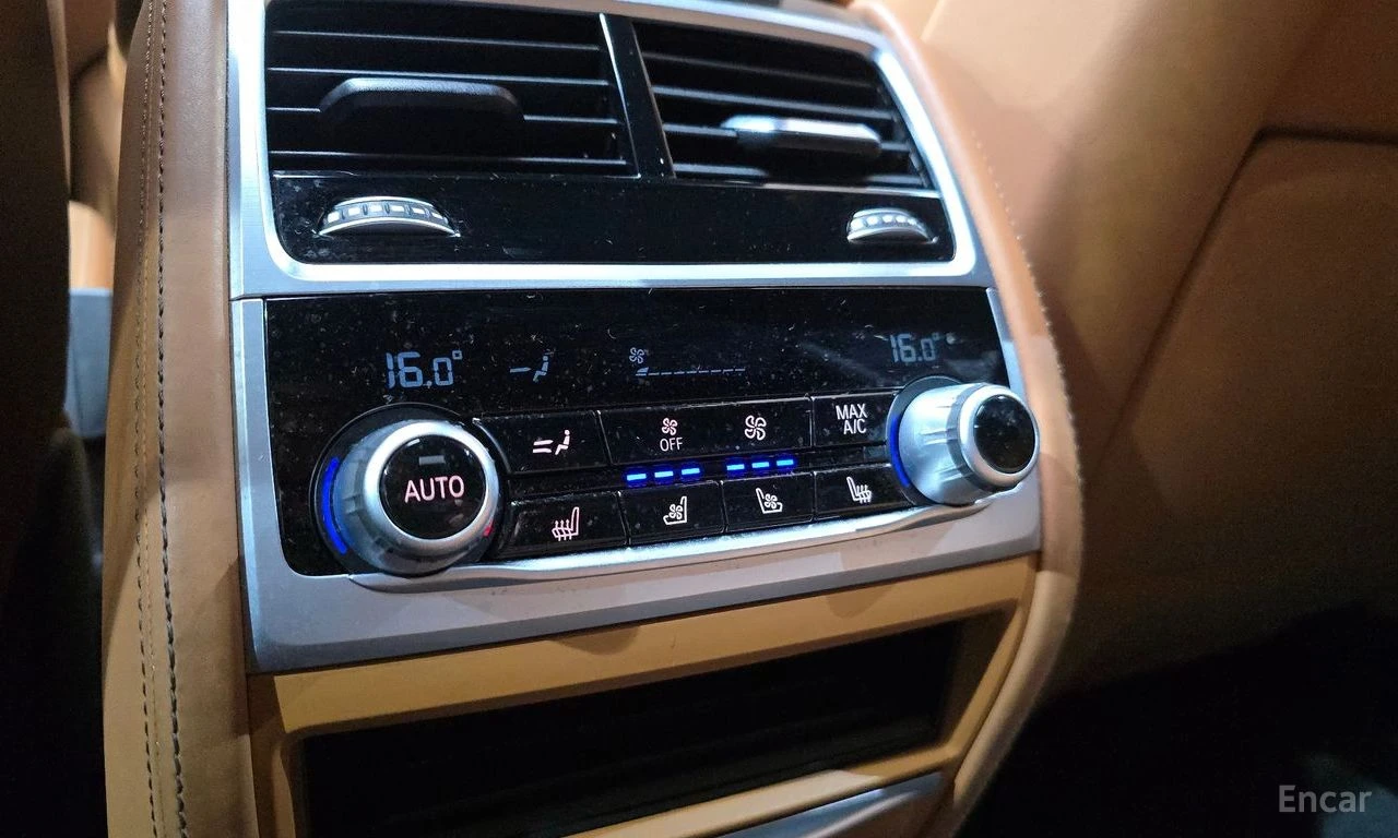 BMW 740 LASER* HARMON* KARDON* ХЕДЪП* МЪРТВА* ТОЧКА* ПАНОР, снимка 15 - Автомобили и джипове - 55421846