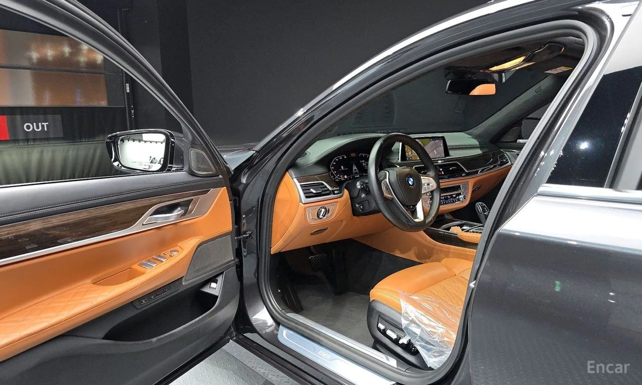 BMW 740 LASER* HARMON* KARDON* ХЕДЪП* МЪРТВА* ТОЧКА* ПАНОР, снимка 6 - Автомобили и джипове - 55421846