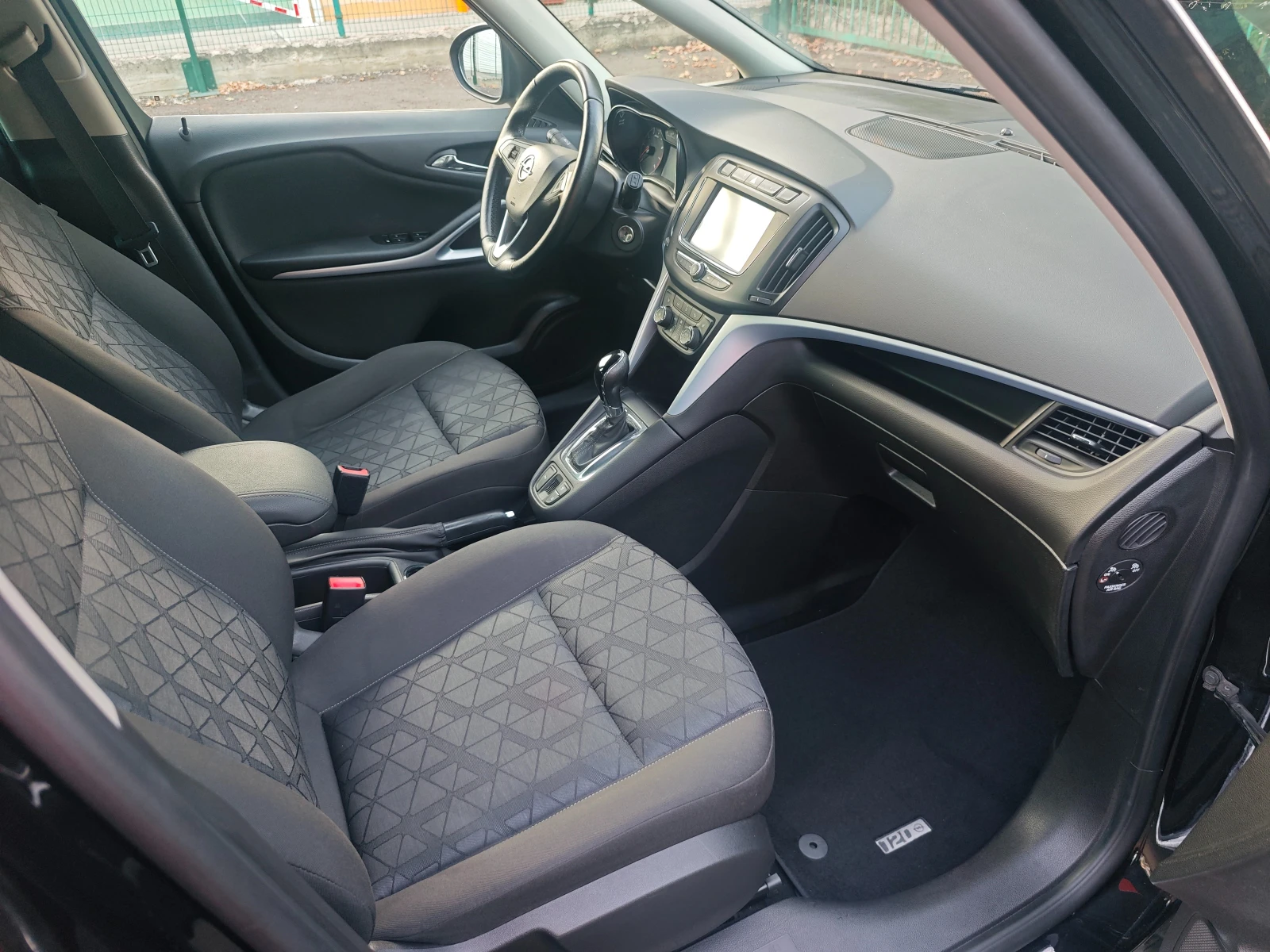 Opel Zafira 1.6i-Avtomat-6+ 1-Navi, снимка 14 - Автомобили и джипове - 55597979