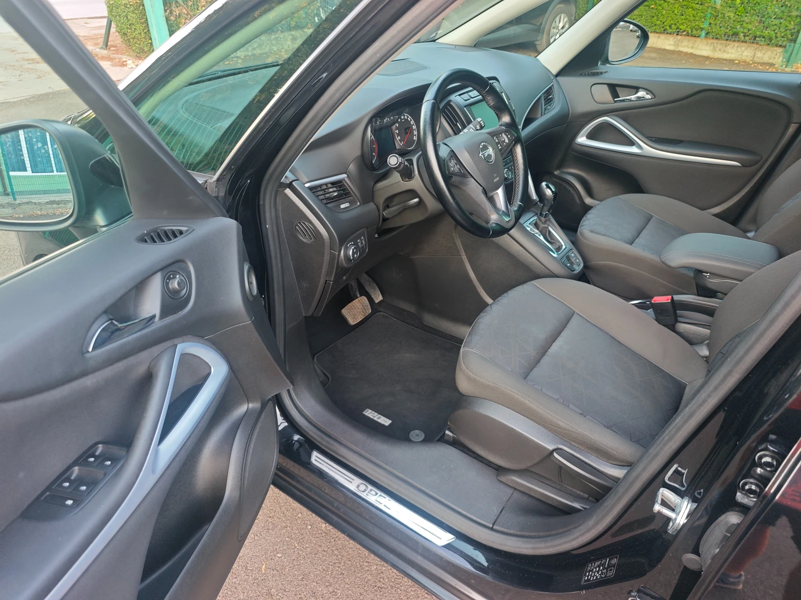 Opel Zafira 1.6i-Avtomat-6+ 1-Navi, снимка 7 - Автомобили и джипове - 55597979