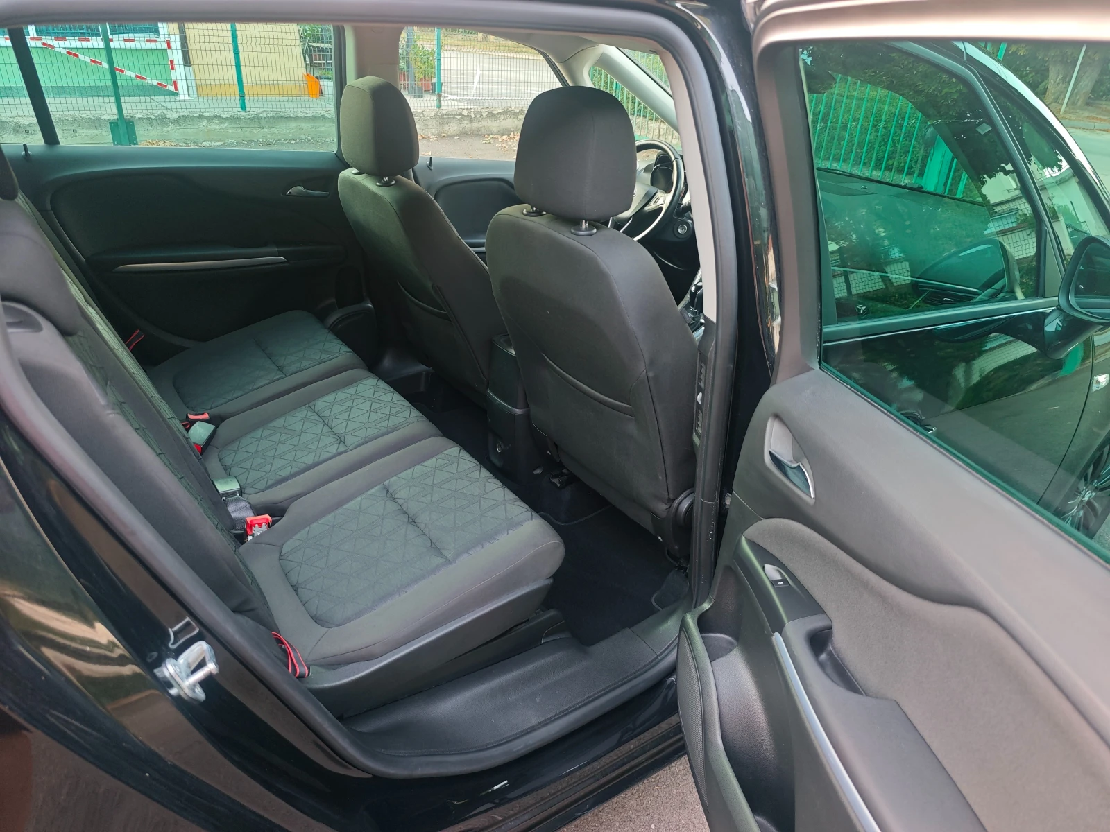 Opel Zafira 1.6i-Avtomat-6+ 1-Navi, снимка 13 - Автомобили и джипове - 55597979