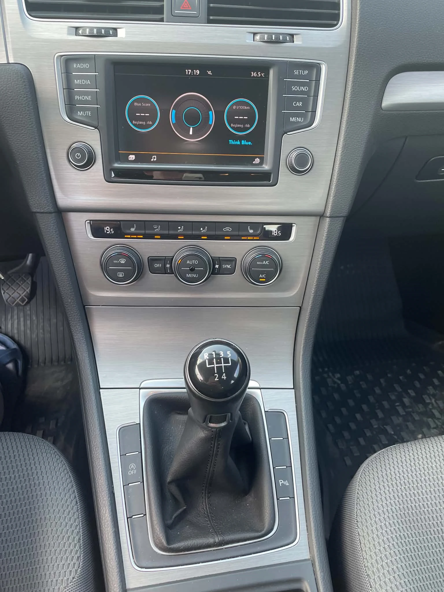 VW Golf 1.6 TDI, снимка 8 - Автомобили и джипове - 55946968