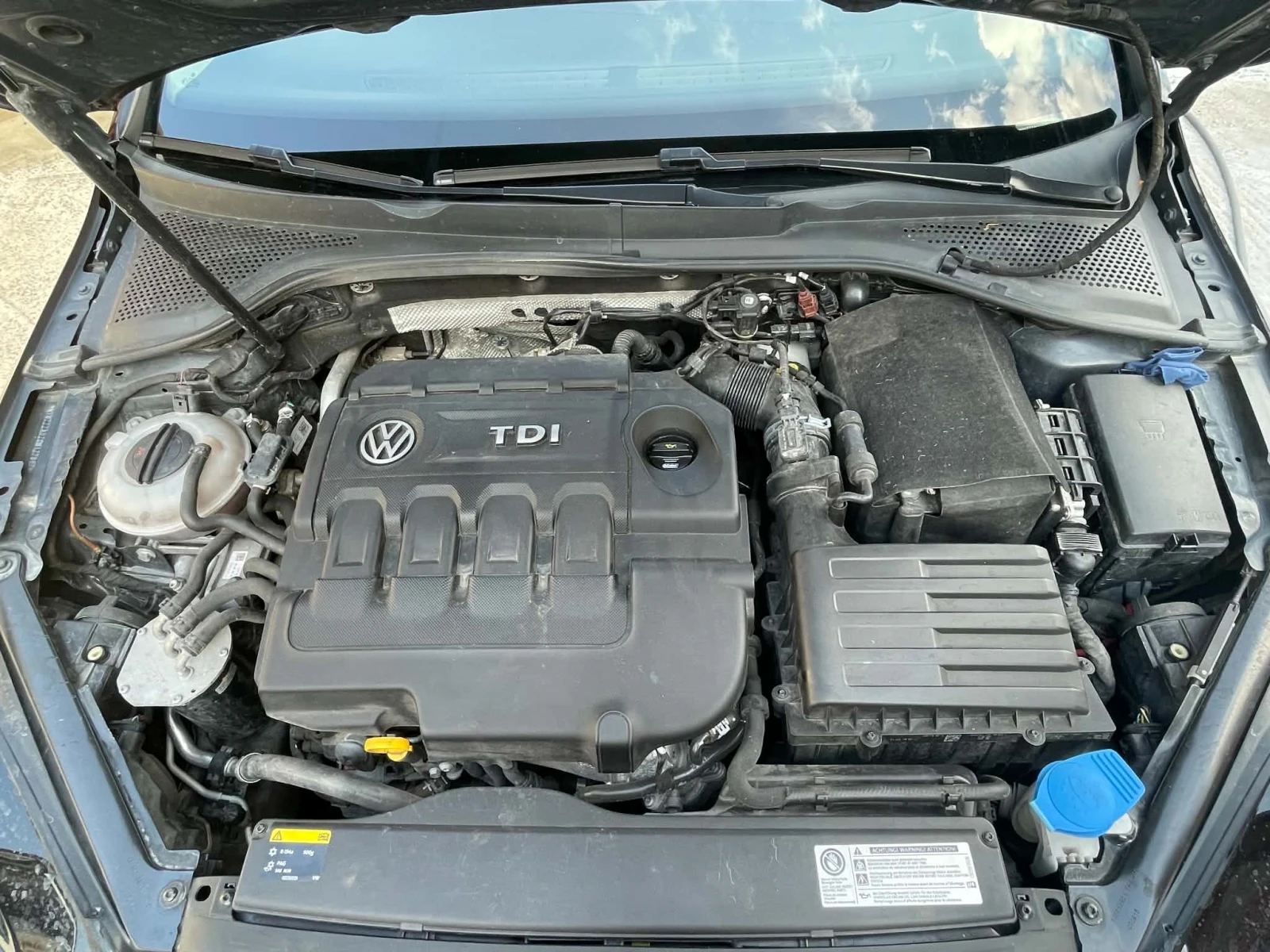 VW Golf 1.6 TDI, снимка 9 - Автомобили и джипове - 55946968