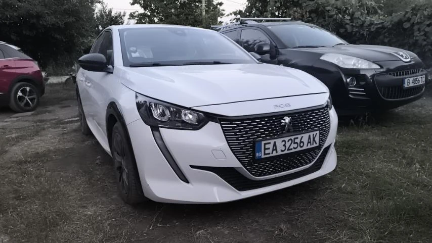 Peugeot 208 208 е, снимка 6 - Автомобили и джипове - 56041610