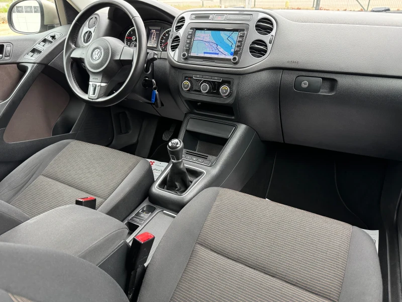 VW Tiguan * 2.0TDI* FACE* NAVI* , снимка 11 - Автомобили и джипове - 52828267