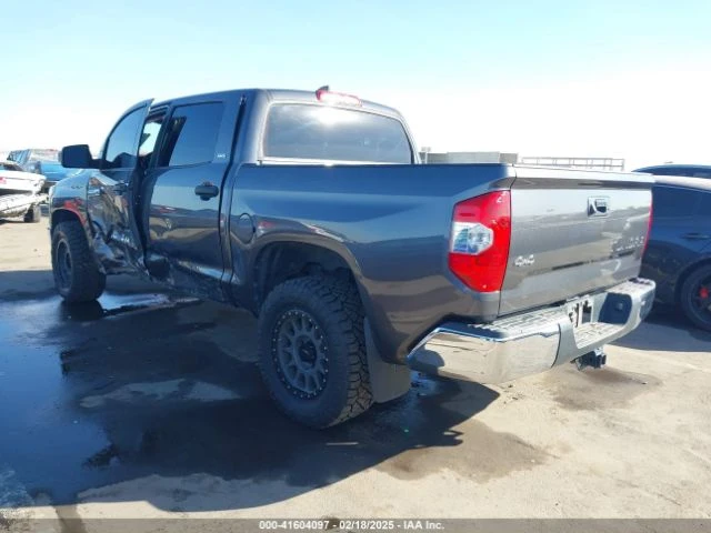 Toyota Tundra * SR5. * 4X4 * 5.7 * HEMI (CARFAX), снимка 8 - Автомобили и джипове - 49351743