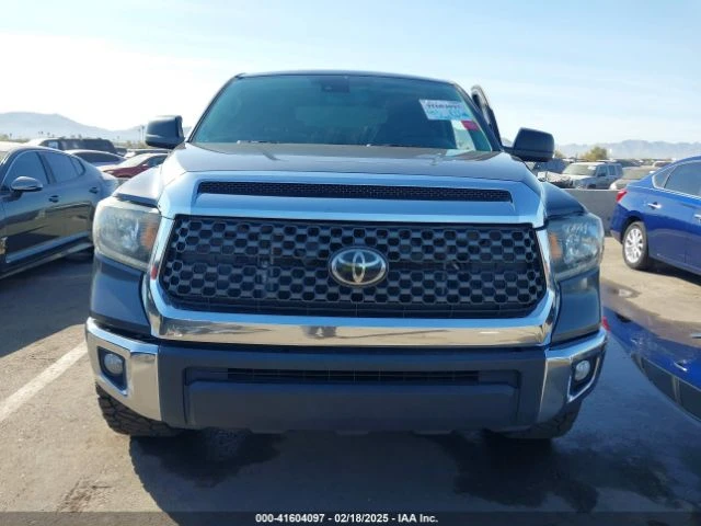 Toyota Tundra * SR5. * 4X4 * 5.7 * HEMI (CARFAX), снимка 2 - Автомобили и джипове - 49351743