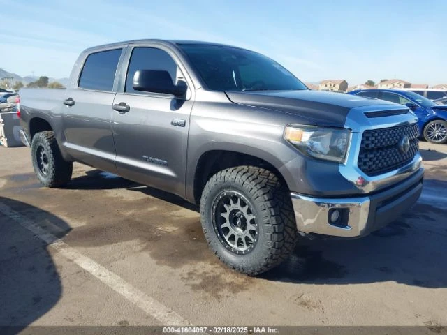 Toyota Tundra * SR5. * 4X4 * 5.7 * HEMI (CARFAX), снимка 1 - Автомобили и джипове - 49351743