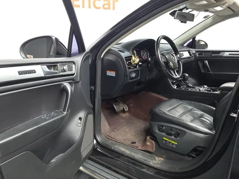 VW Touareg 30TDI, снимка 10 - Автомобили и джипове - 55925685