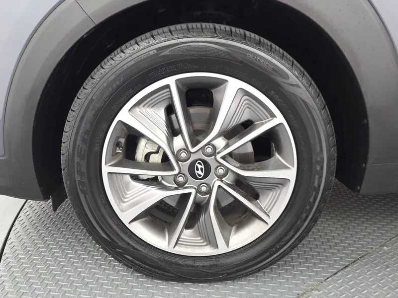 Hyundai Tucson Diesel 2.0 4Wd Modern, снимка 5 - Автомобили и джипове - 56220955
