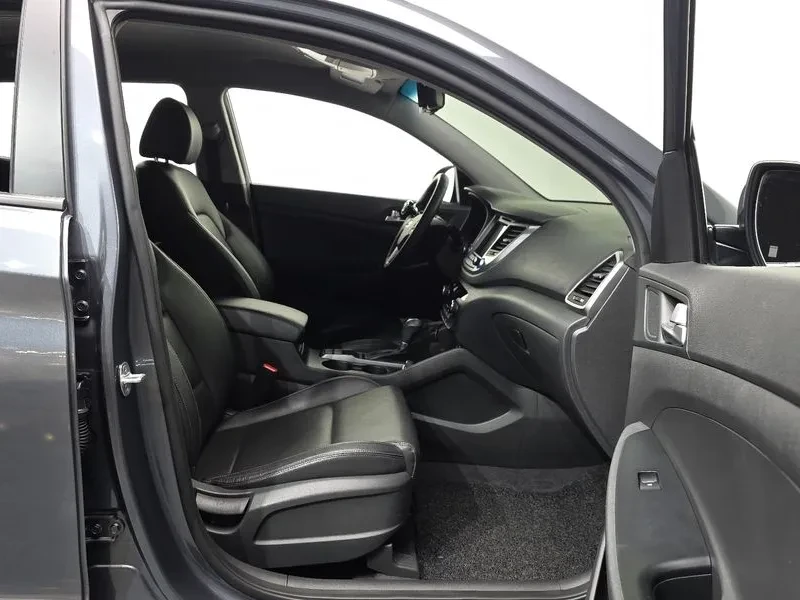 Hyundai Tucson Diesel 2.0 4Wd Modern, снимка 11 - Автомобили и джипове - 56220955
