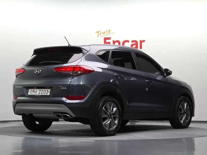 Hyundai Tucson Diesel 2.0 4Wd Modern, снимка 2 - Автомобили и джипове - 56220955