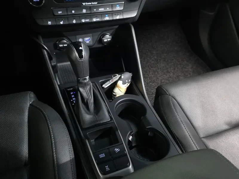 Hyundai Tucson Diesel 2.0 4Wd Modern, снимка 9 - Автомобили и джипове - 56220955