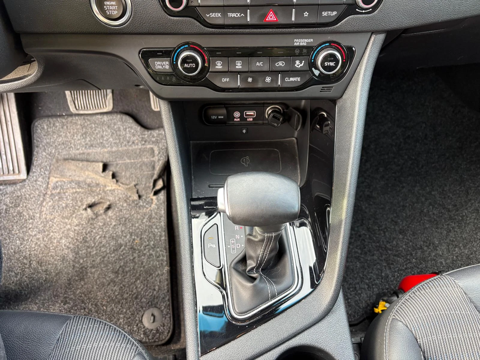Kia Niro 1.6 GDI Fusion, снимка 14 - Автомобили и джипове - 53812808