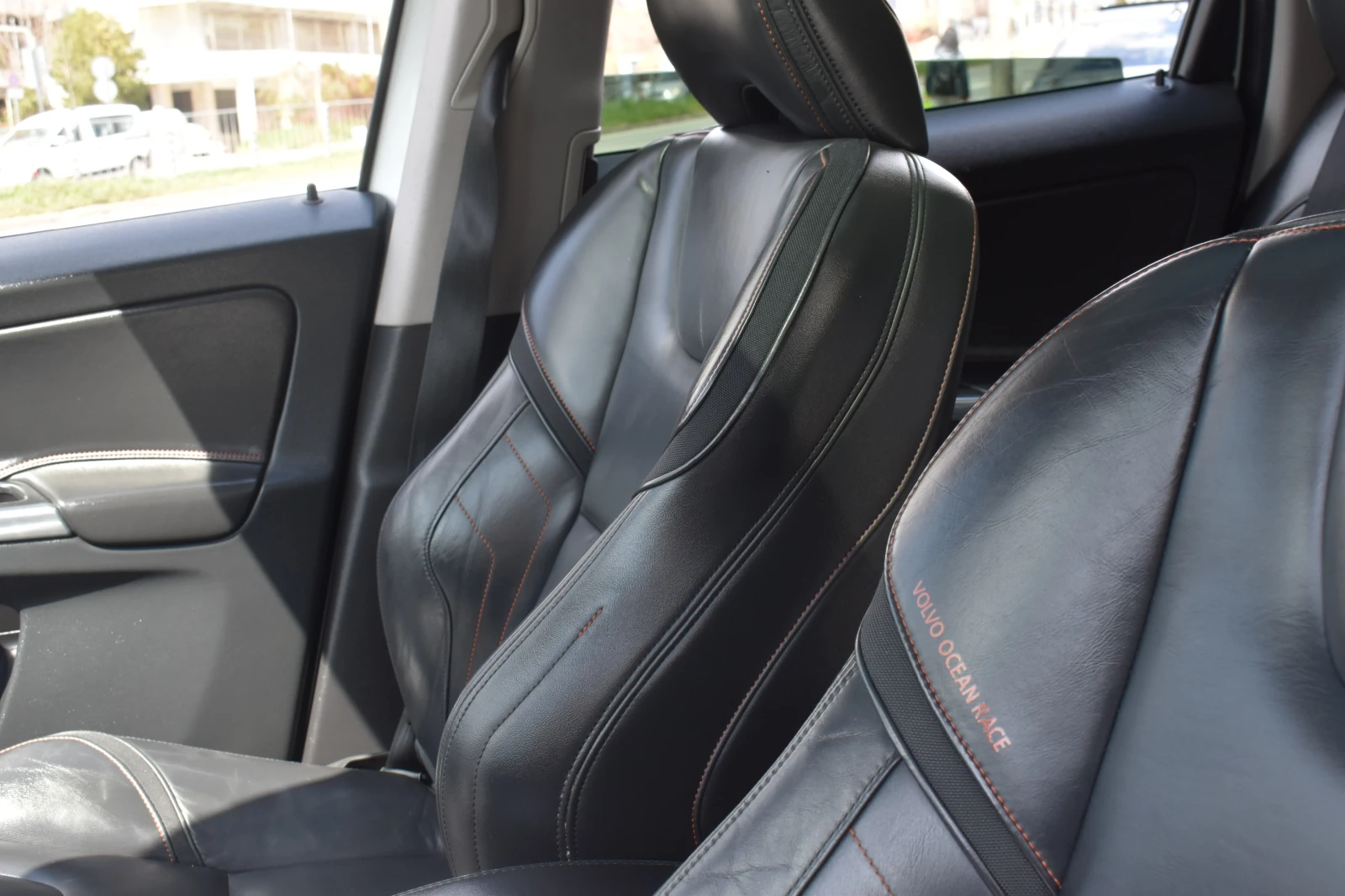 Volvo XC60 2.0D4* 190H.P OCEAN-RACING* PANORAMA* FACELIFT, снимка 11 - Автомобили и джипове - 54098667