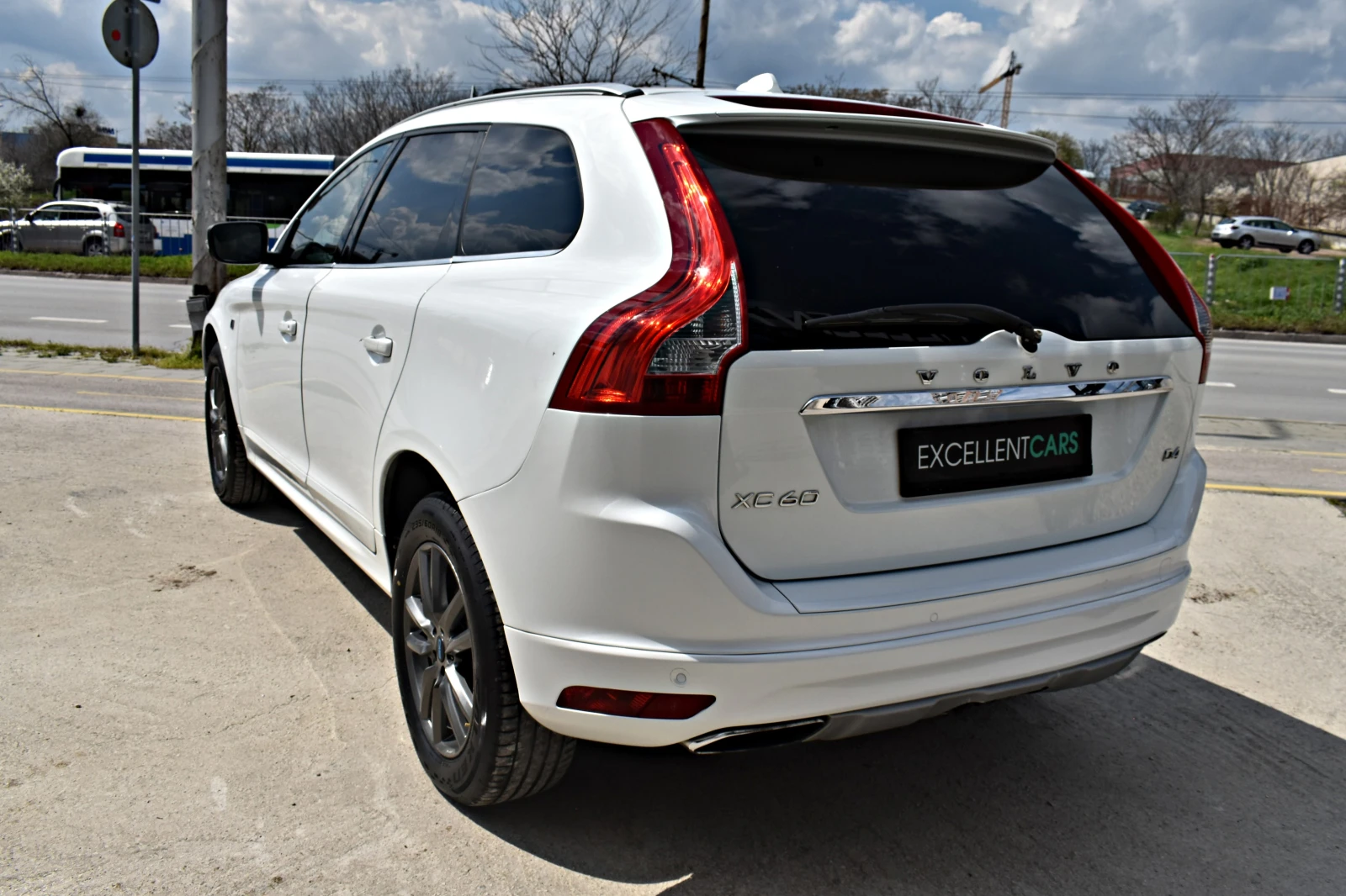Volvo XC60 2.0D4* 190H.P OCEAN-RACING* PANORAMA* FACELIFT, снимка 4 - Автомобили и джипове - 54098667