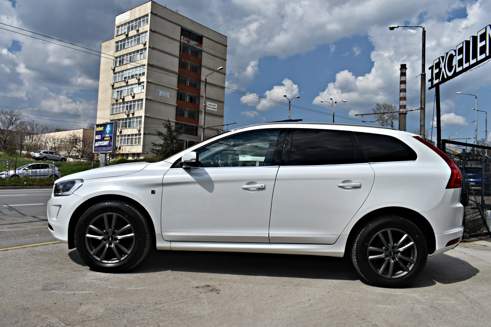Volvo XC60 2.0D4* 190H.P OCEAN-RACING* PANORAMA* FACELIFT, снимка 3 - Автомобили и джипове - 54098667