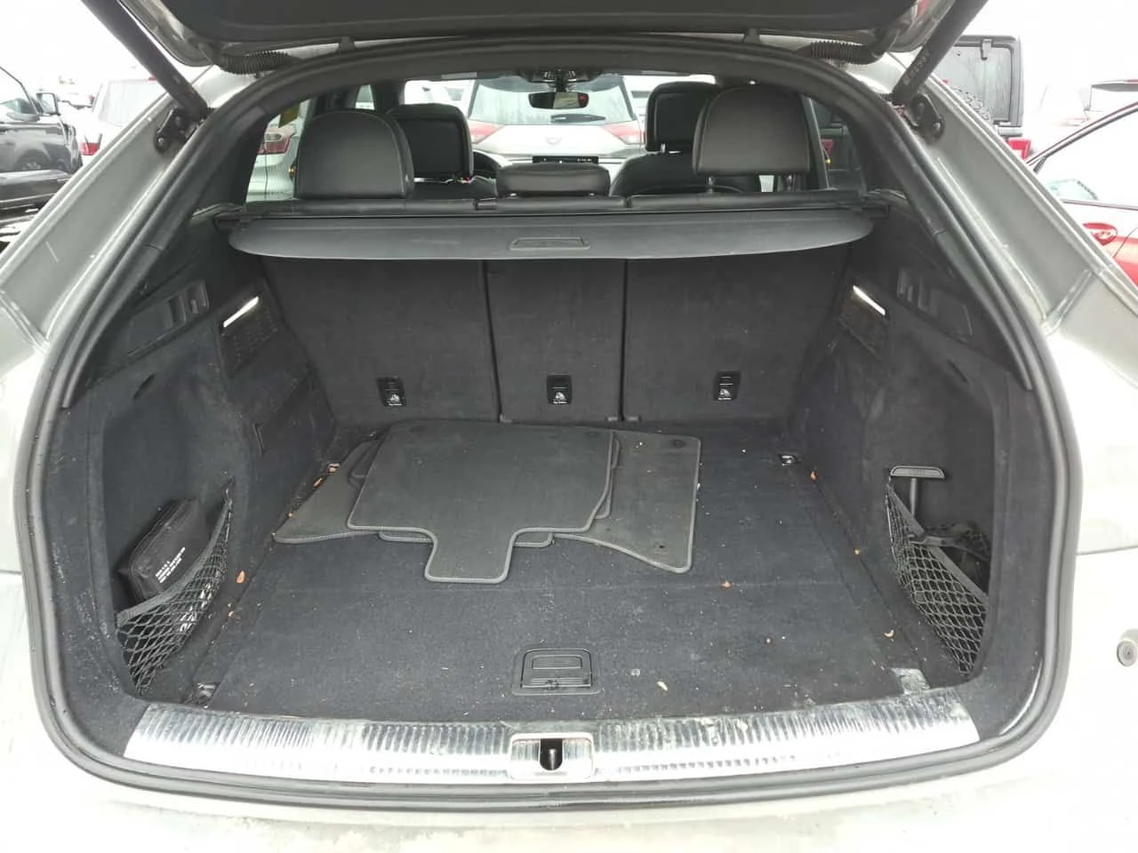 Audi SQ5 * TECHNIK * ДИСТРОНИК* 360 КАМЕРА* ПАНОРАМА* , снимка 13 - Автомобили и джипове - 54215392