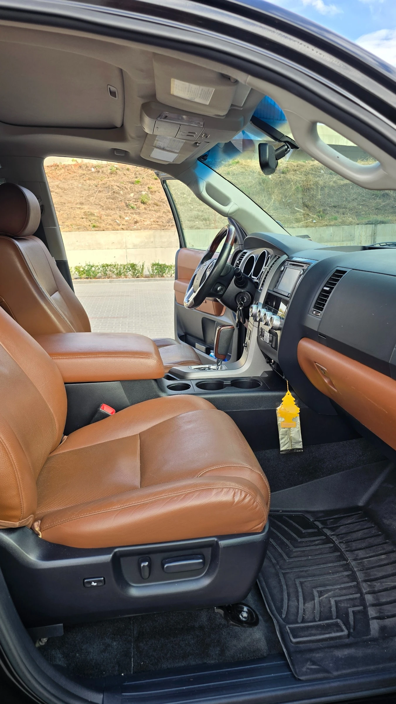 Toyota Sequoia, снимка 16 - Автомобили и джипове - 54663418