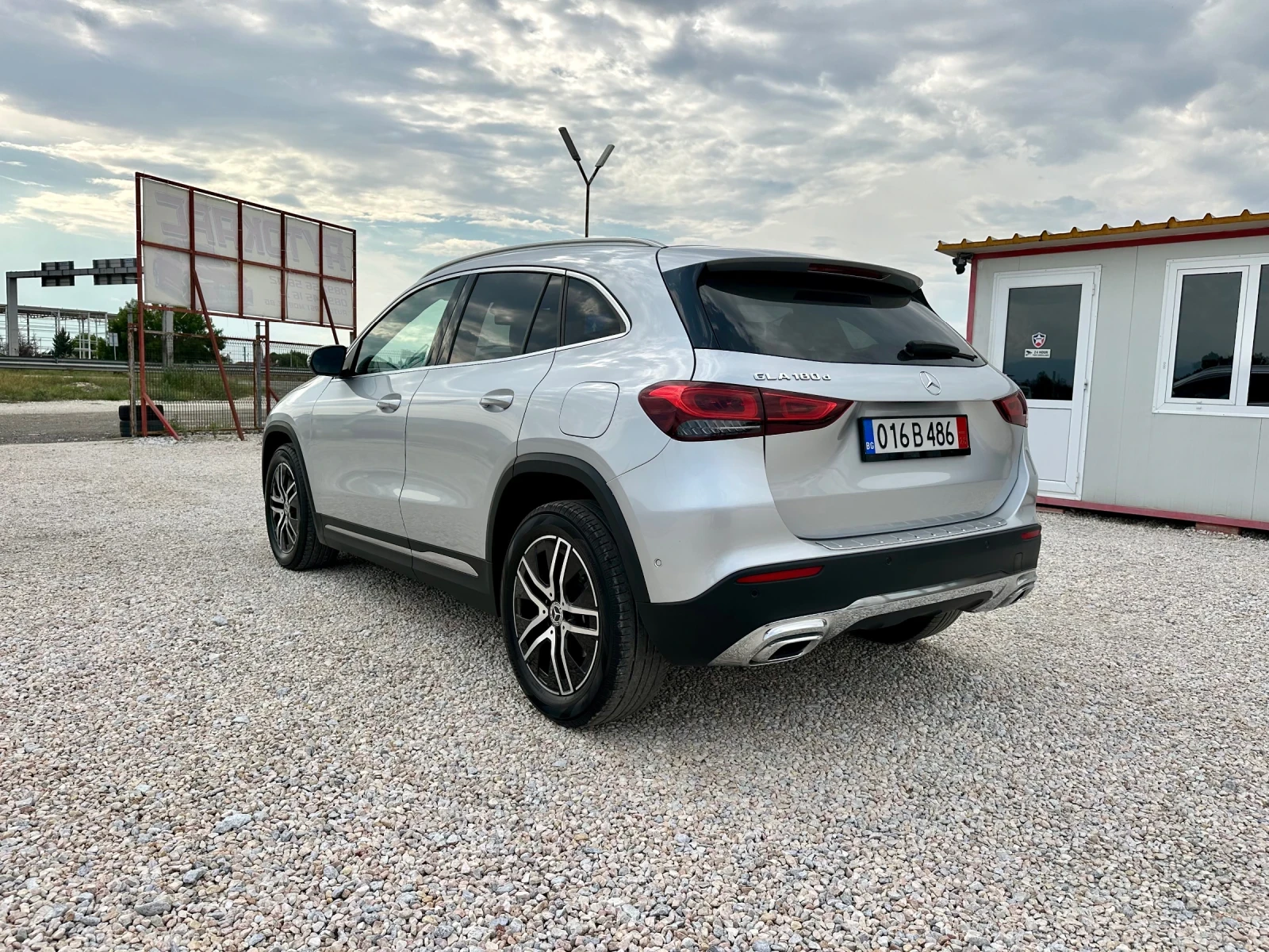 Mercedes-Benz GLA, снимка 3 - Автомобили и джипове - 55314935