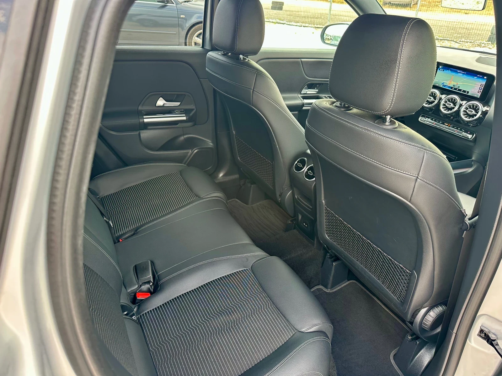 Mercedes-Benz GLA, снимка 9 - Автомобили и джипове - 55314935