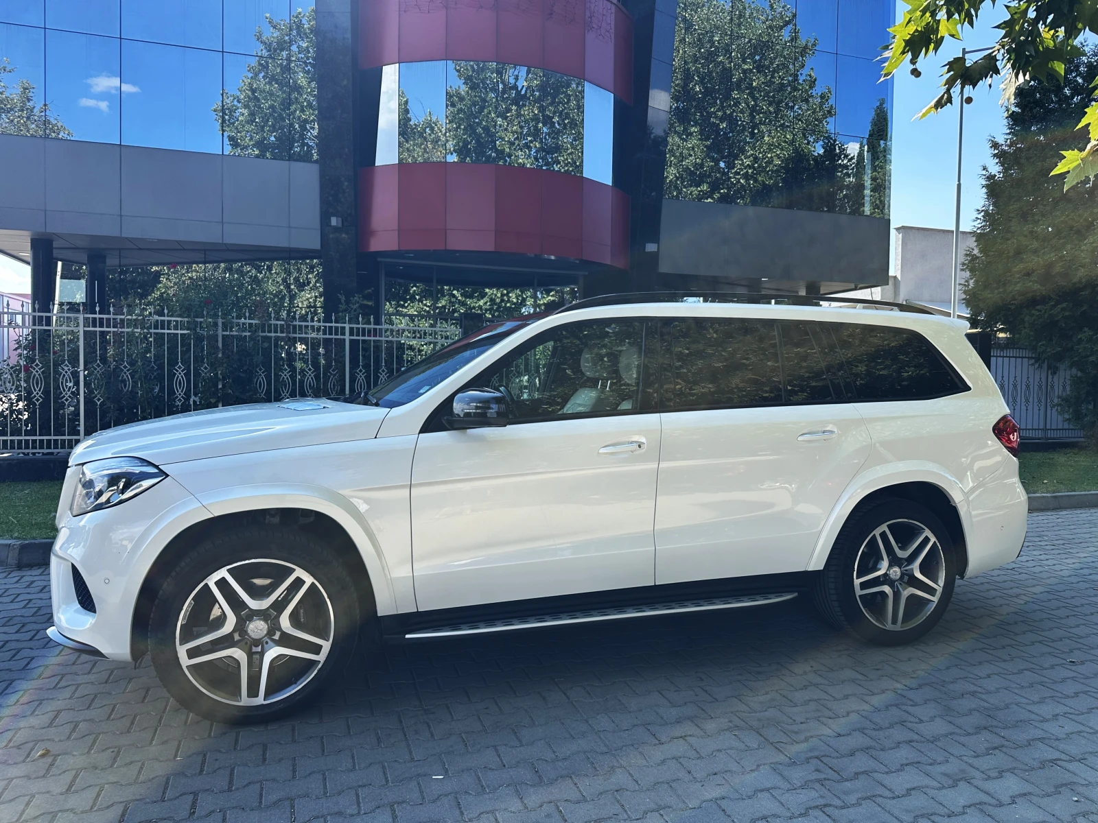 Mercedes-Benz GLS 350 d AMG Designo Alcantara, снимка 3 - Автомобили и джипове - 55885126