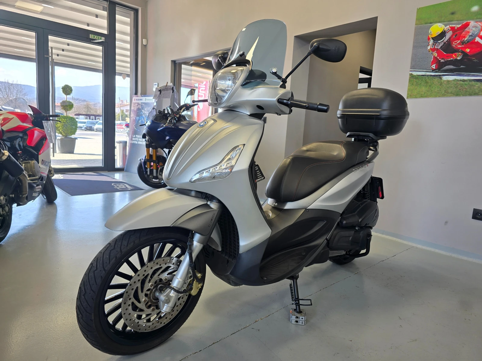 Piaggio Beverly 300S, ABS-ASR, 2019г., снимка 6 - Мотоциклети и мототехника - 53894267