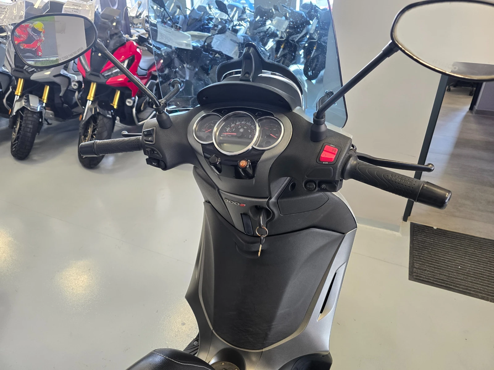 Piaggio Beverly 300S, ABS-ASR, 2019г., снимка 9 - Мотоциклети и мототехника - 53894267