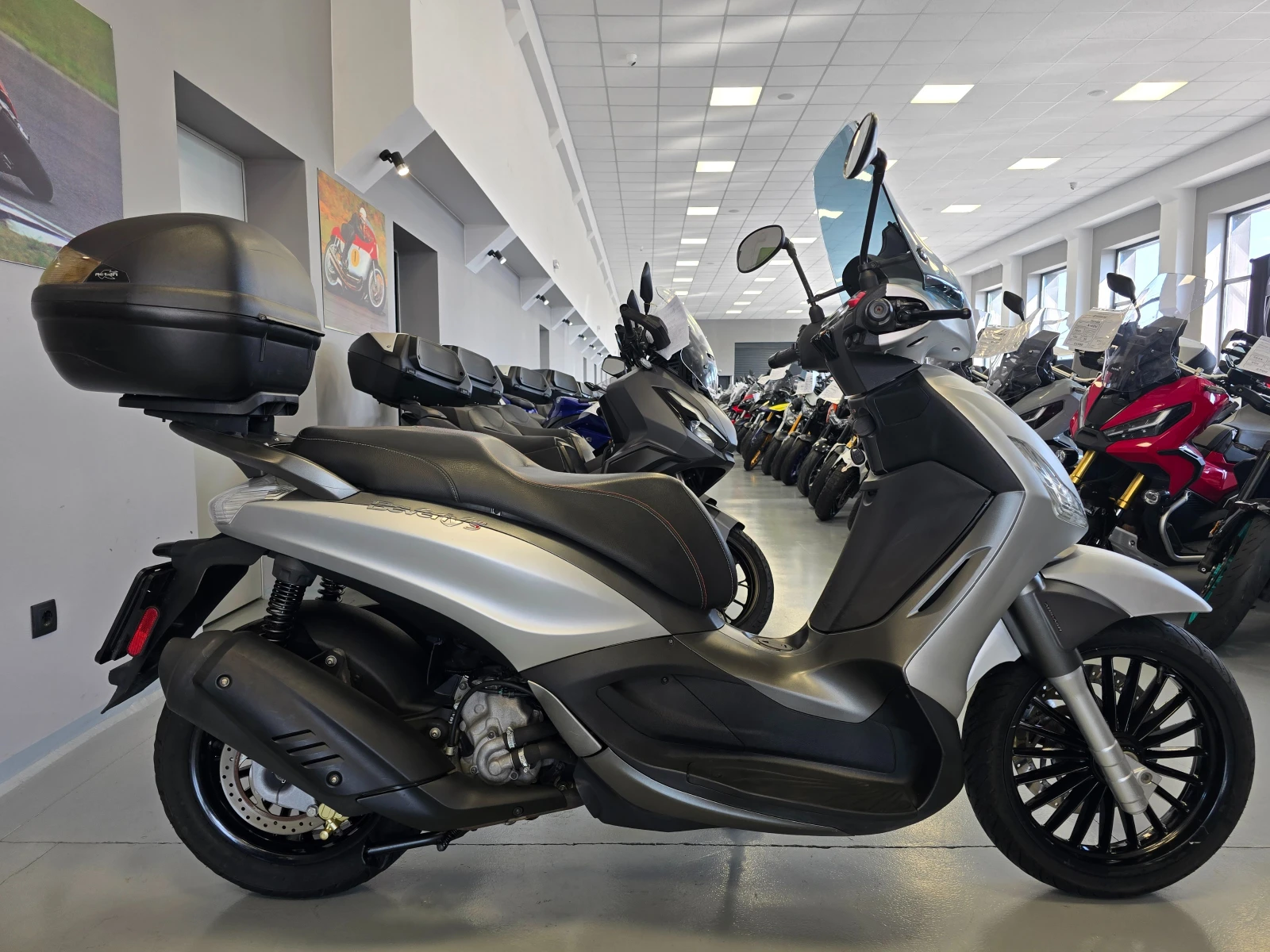 Piaggio Beverly 300S, ABS-ASR, 2019г., снимка 2 - Мотоциклети и мототехника - 53894267