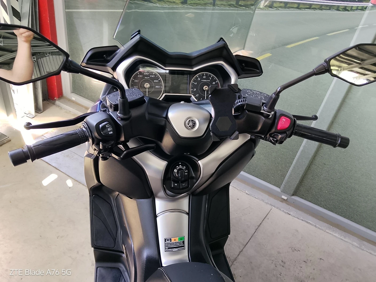 Yamaha X-max 400 ABS TC LED -3791 Km, снимка 8 - Мотоциклети и мототехника - 55571954