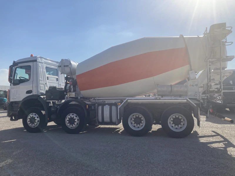 Бетон миксер Mercedes AROCS 3240 LIEBHERR 9M3, снимка 4 - Индустриална техника - 50207942