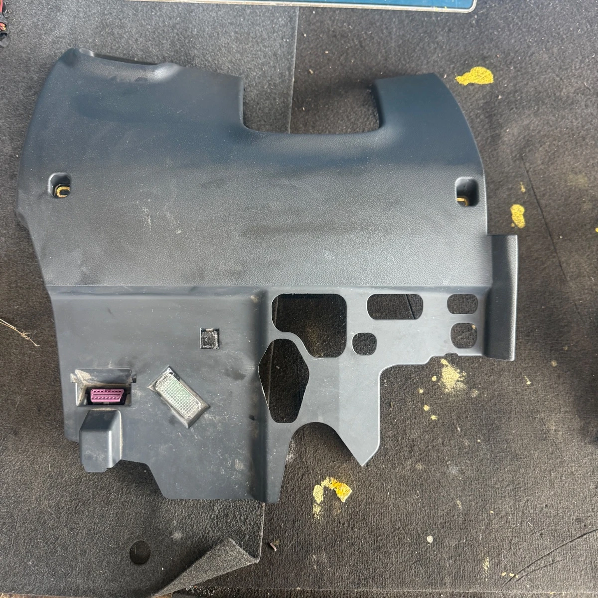 Долната лява кора под кормилната колона и таблото за Audi A6 4G 4G1863075-1888-1
