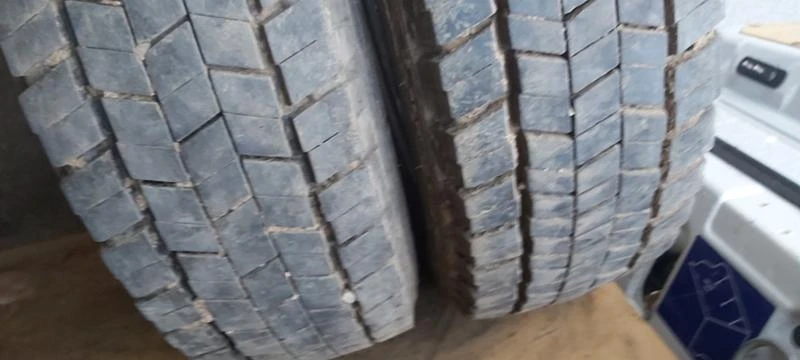 Гуми Летни 215/75R17.5, снимка 2 - Гуми и джанти - 41999247