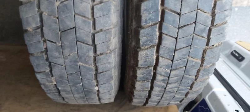 Гуми Летни 215/75R17.5, снимка 1 - Гуми и джанти - 41999247