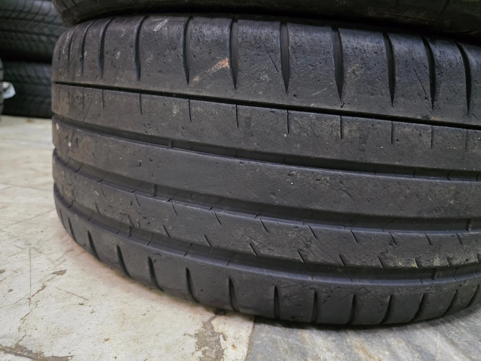 ���� 225/40R18 | Mobile.bg � ����������� 4