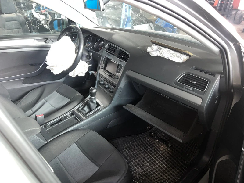 VW Golf 1.6TDI, снимка 8 - Автомобили и джипове - 40205307