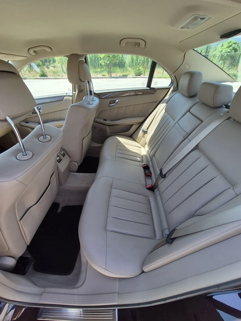Mercedes-Benz E 350 3.5 CGI, снимка 14 - Автомобили и джипове - 50652318