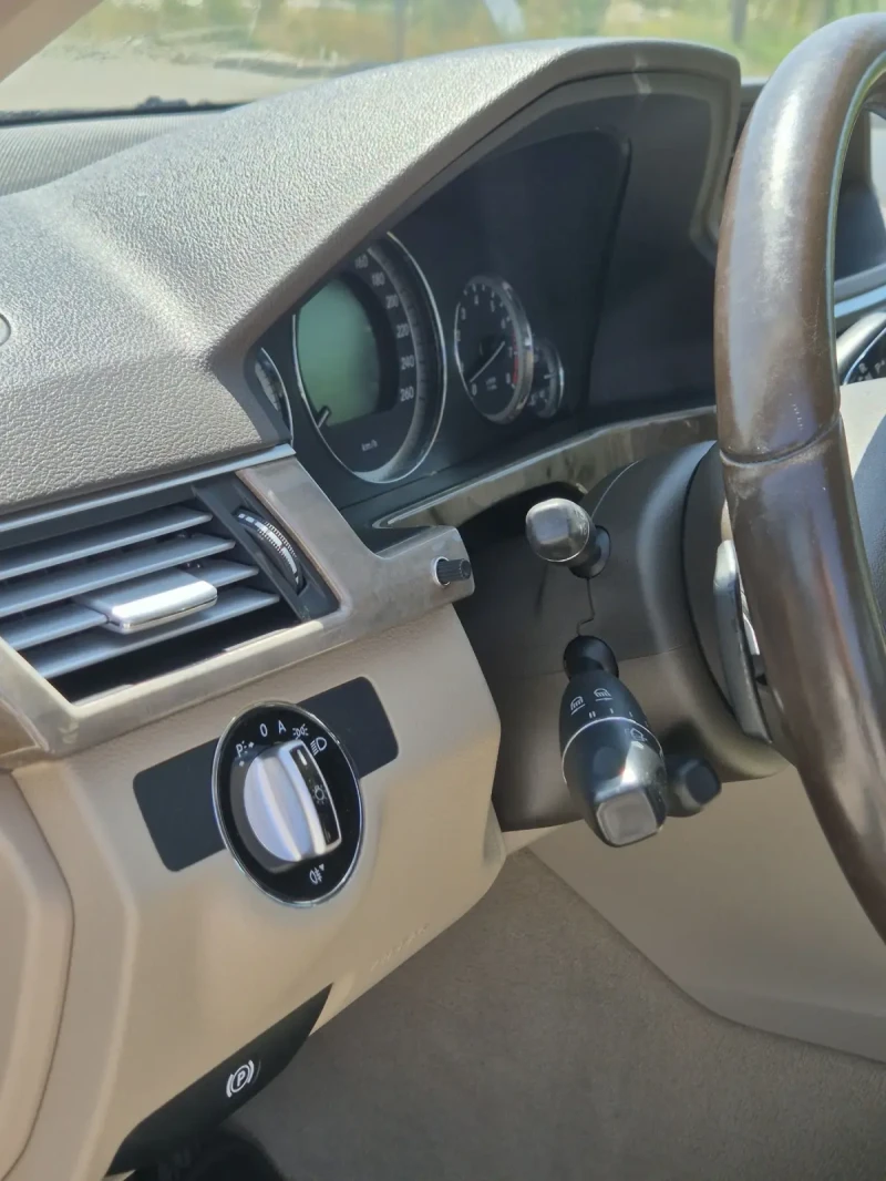 Mercedes-Benz E 350 3.5 CGI, снимка 8 - Автомобили и джипове - 50652318